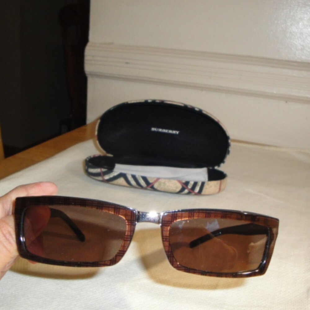 Burberry Women’s Sunglasses Model B 8372/S  5P8